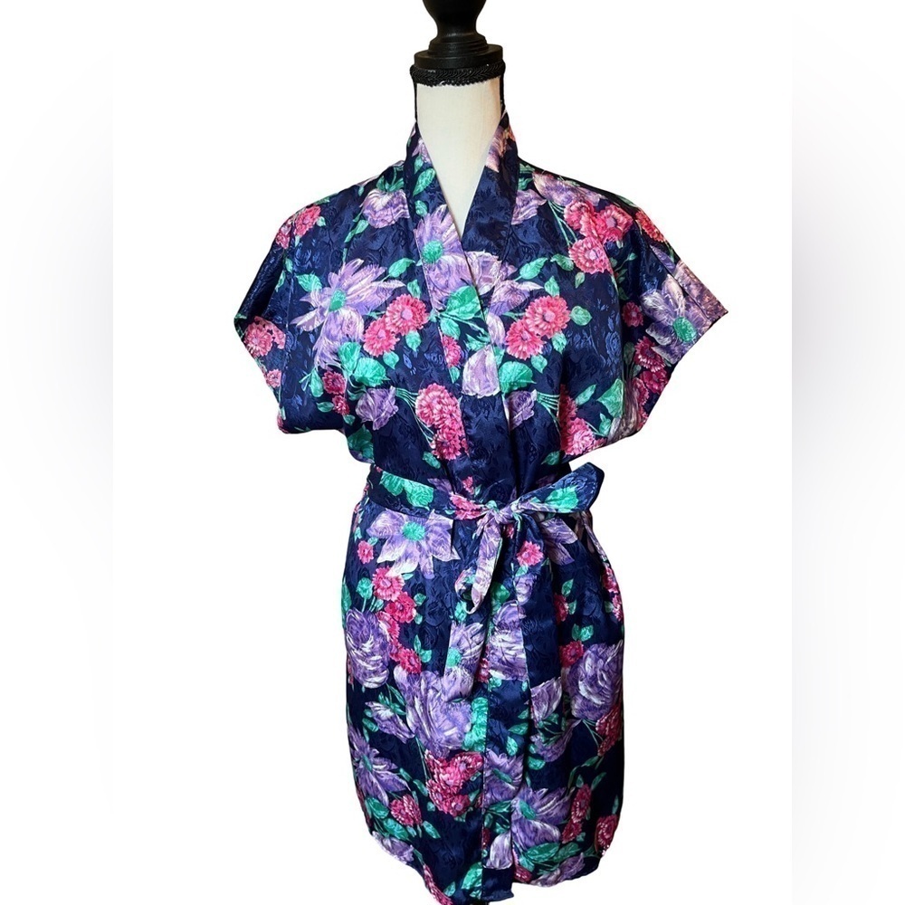 Vintage 1980’s Pinx Short Sleeve Floral Satin Robe Size Small